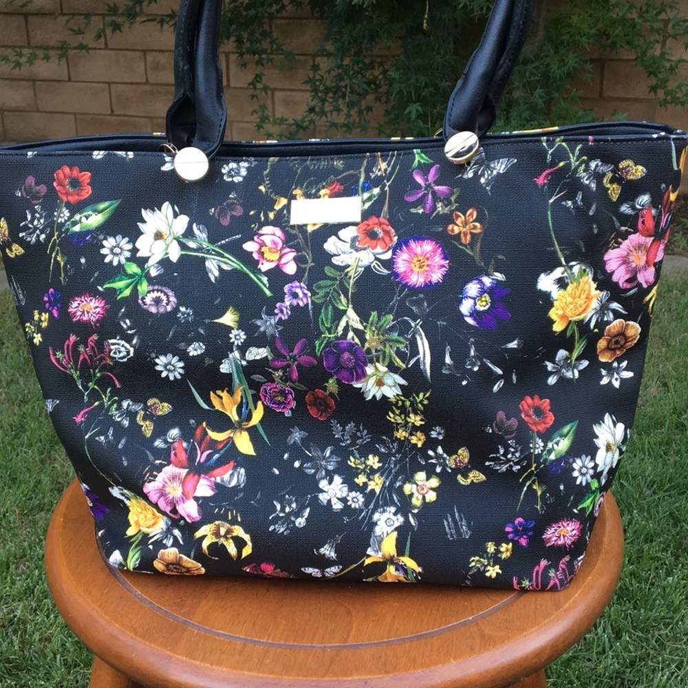 BCBG Paris Avenue‎ Tote